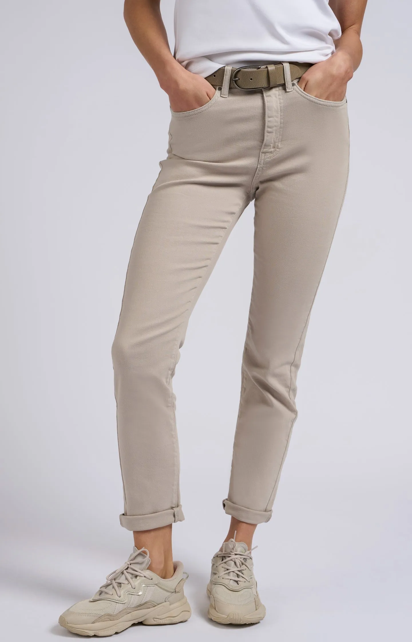 Beige denim pants with straight legs, belt loops and pockets