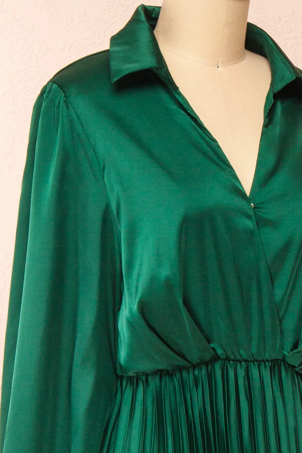 Calira | Green Midi Dress w/ Long Sleeves