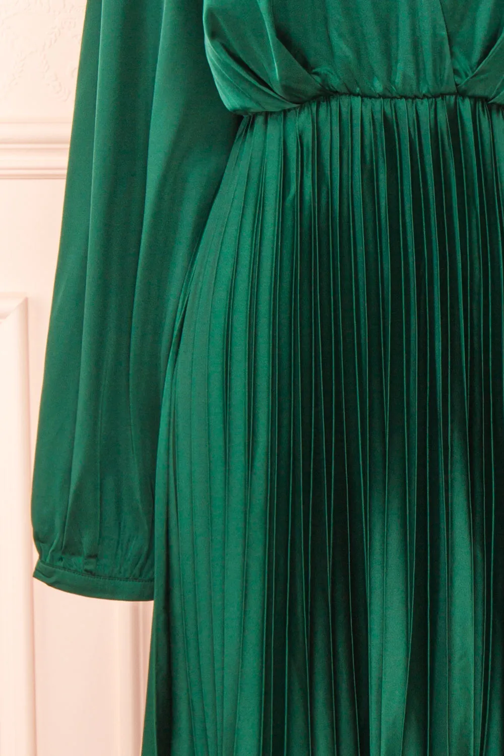Calira | Green Midi Dress w/ Long Sleeves