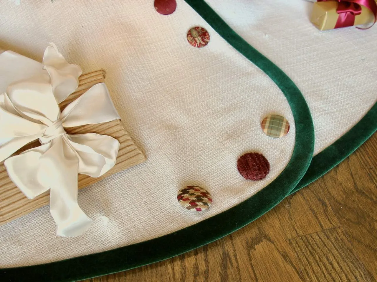 Linen Look Christmas Tree Skirt - Choice of Band and Buttons -- 54-inches -- SHIPPING INCLUDED!